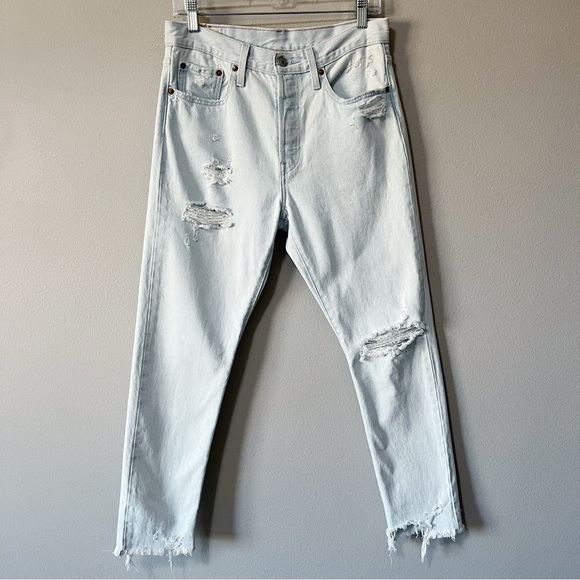 Levi’s Women’s Size 28 Red Tab 501 Skinny Straight Jeans Destructed Light Indigo - Picture 5 of 16